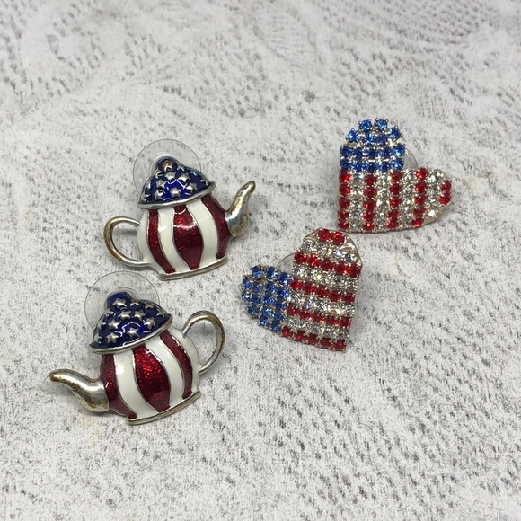 Patriotic American flag pattern statement earrings. - Picture 3 of 7